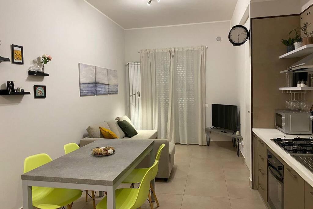 B&B Piano1 Interno5 - Accogliente E Moderno Bilocale Vicino Al Centro Salerno Bagian luar foto