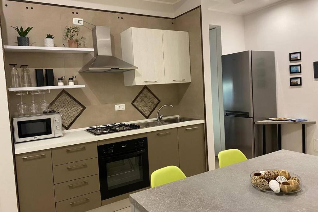 B&B Piano1 Interno5 - Accogliente E Moderno Bilocale Vicino Al Centro Salerno Bagian luar foto