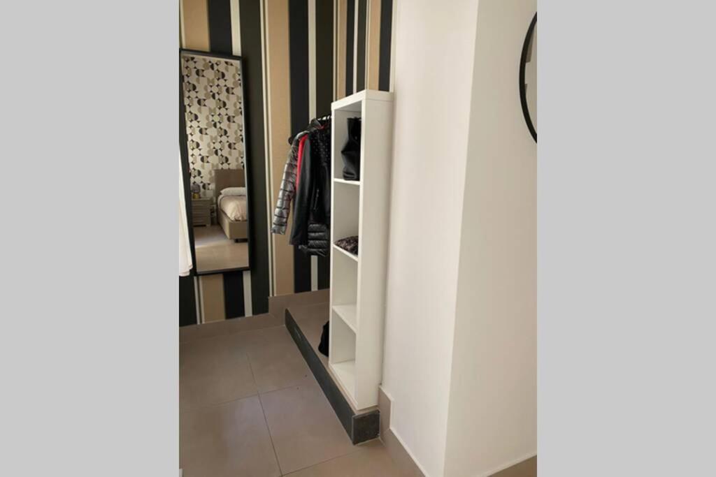 B&B Piano1 Interno5 - Accogliente E Moderno Bilocale Vicino Al Centro Salerno Bagian luar foto