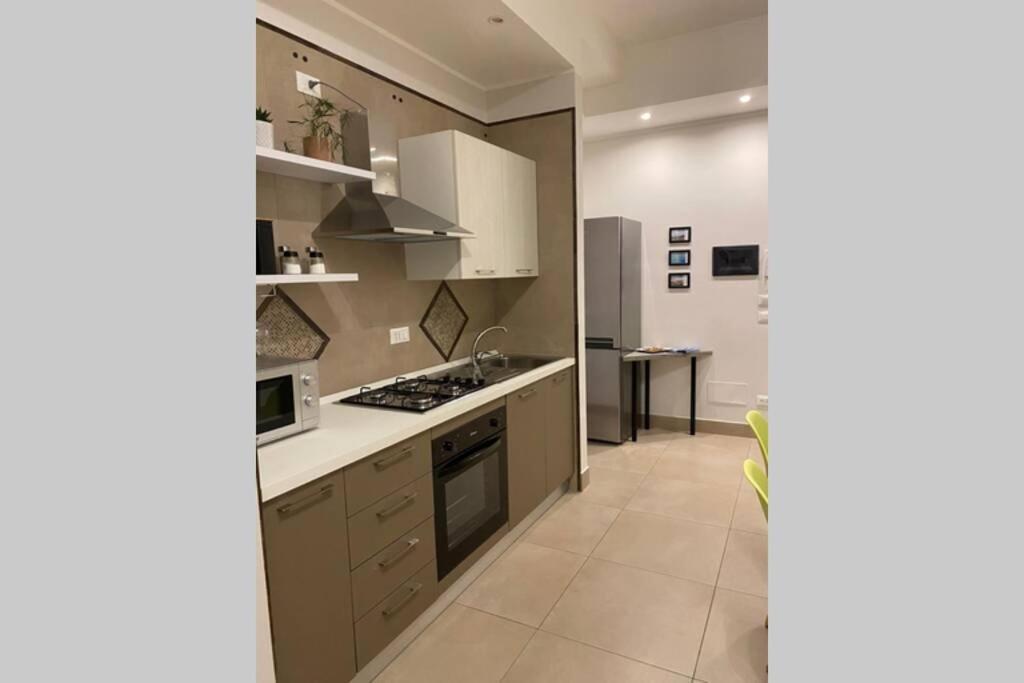 B&B Piano1 Interno5 - Accogliente E Moderno Bilocale Vicino Al Centro Salerno Bagian luar foto