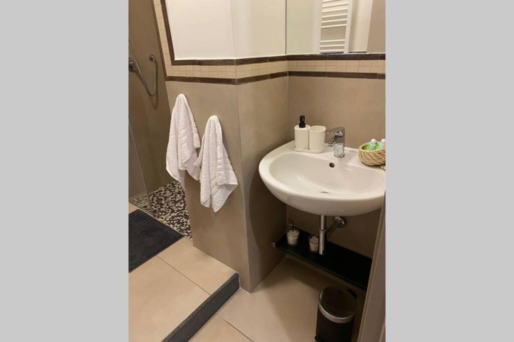 B&B Piano1 Interno5 - Accogliente E Moderno Bilocale Vicino Al Centro Salerno Bagian luar foto